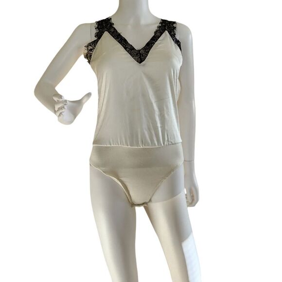 Alpha and omega - Picture 2 of 6